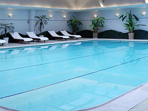 長沙一游泳池經(jīng)臭氧發(fā)生器處理后的循環(huán)水